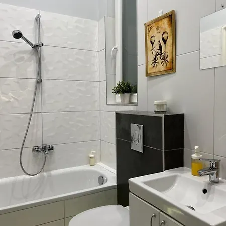 N38 By Small ブダペスト