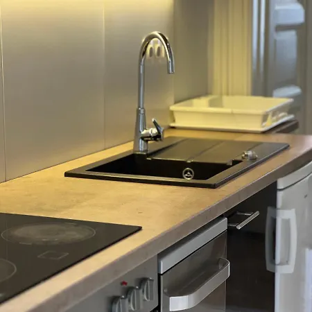 N38 By Small * ブダペスト