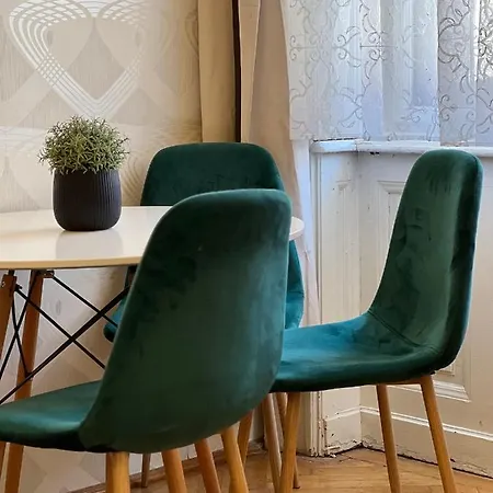 N38 By Small * Budapeşte