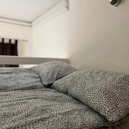 N38 By Small * ブダペスト