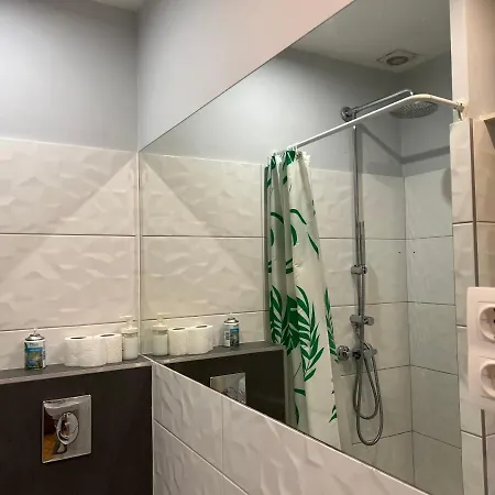 N38 By Small * ブダペスト