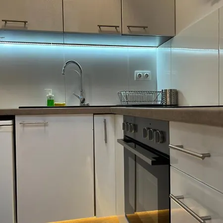 N38 By Small * ブダペスト