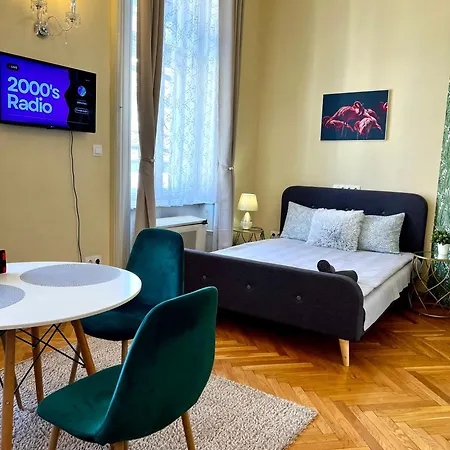 N38 By Small Budapeşte