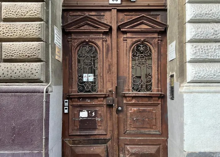 N38 By Small * Budapeşte